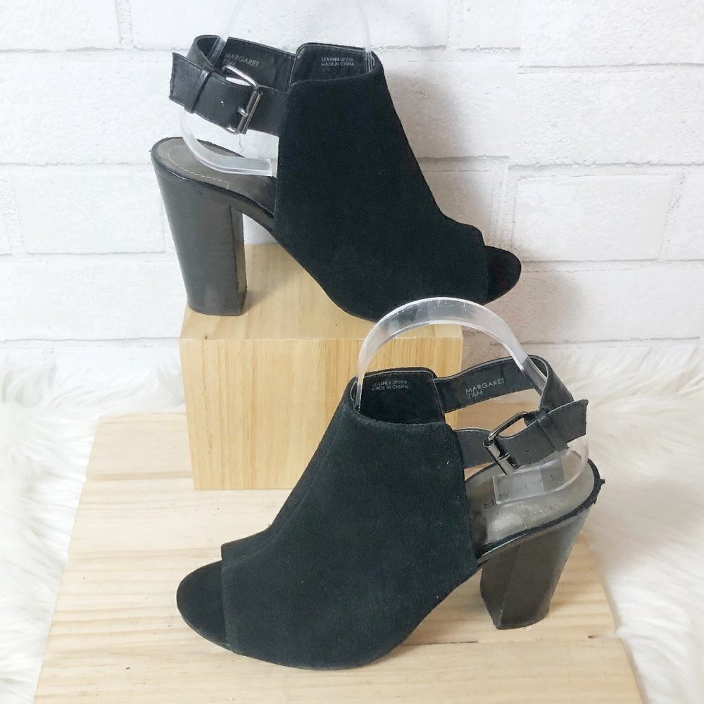 Tahari Margaret Black Suede Peep Toe Stacked Heel Buckle Sandal Size 7.5M